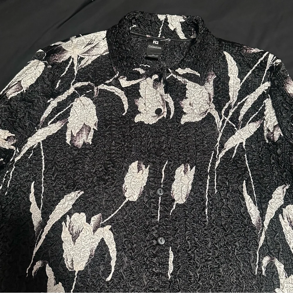 Black and White Floral Button Down Shirt - Picture 4 of 6